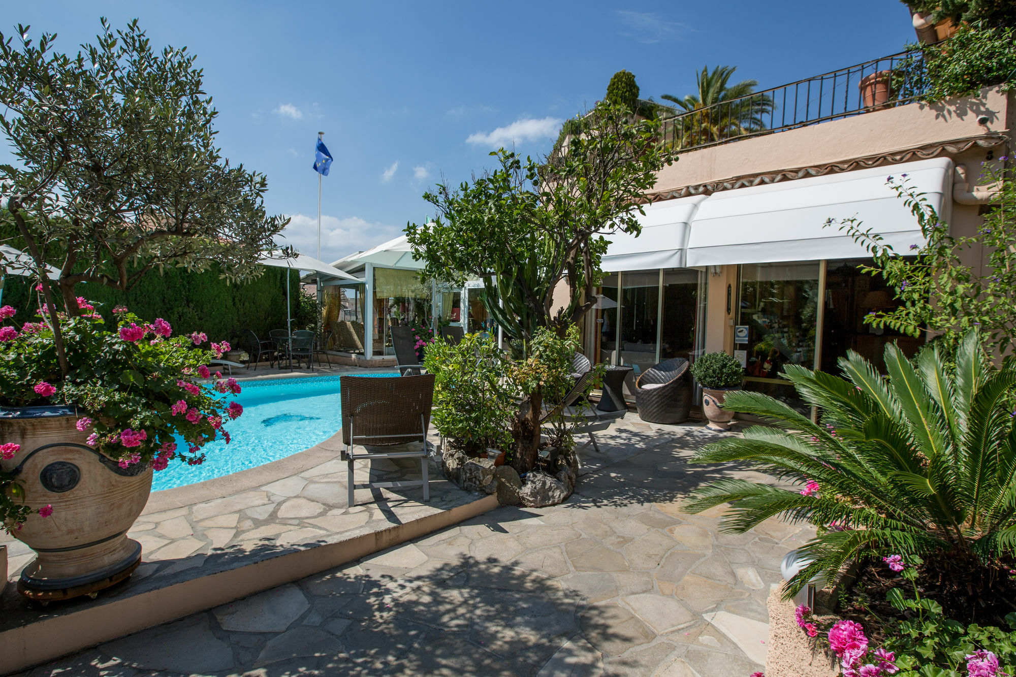Hotel L'Olivier - Piscine & Parking Cannes Dış mekan fotoğraf